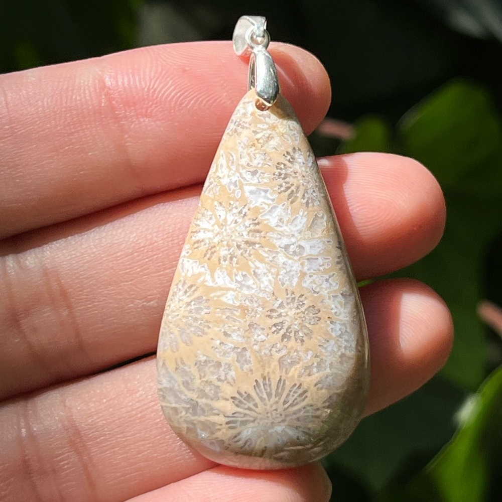 Sterling silver beige color coral jade‎ pendant 1674